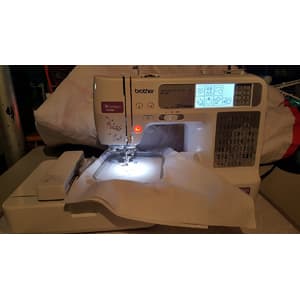 Brother SE400 Combination Computerized Sewing Machine